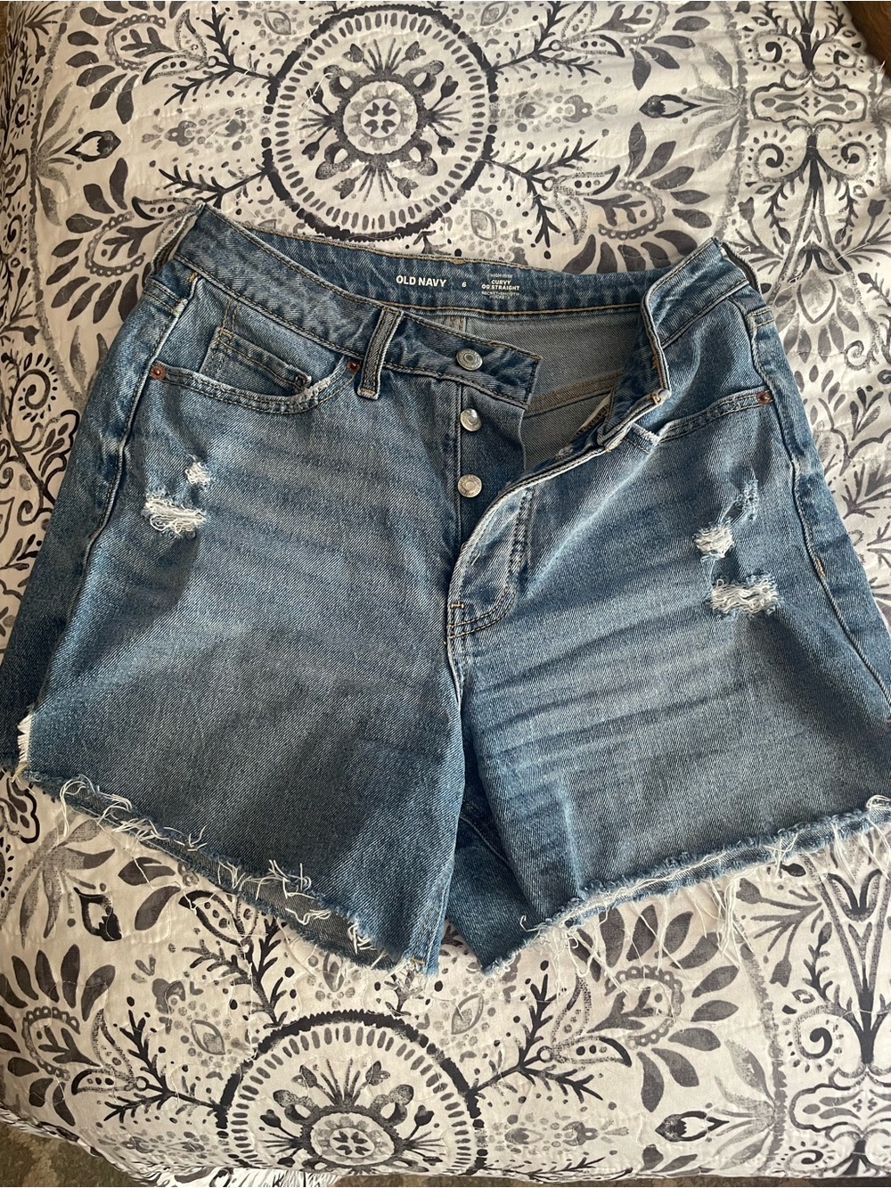 Old Navy Light Blue High-Rise Curvy Jean Shorts - Picture 3 of 5